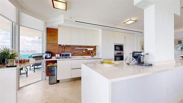 5025 Collins Ave 2206, Miami Beach, FL 33140