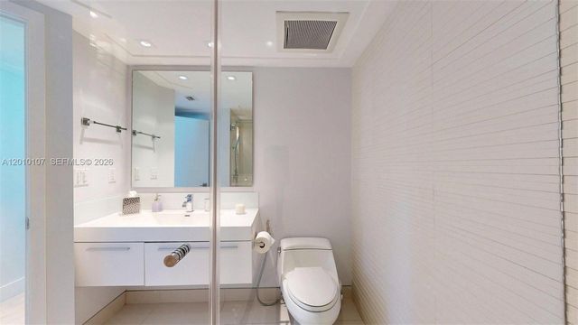 5025 Collins Ave 2206, Miami Beach, FL 33140