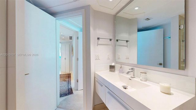 5025 Collins Ave 2206, Miami Beach, FL 33140