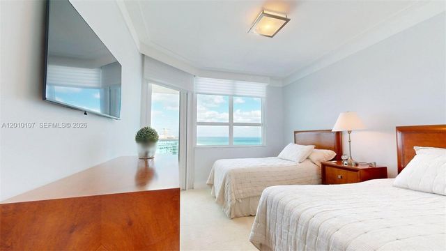 5025 Collins Ave 2206, Miami Beach, FL 33140