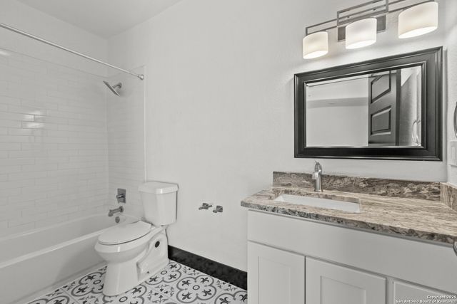 726 E Highland Blvd, San Antonio, TX 78210