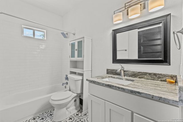 726 E Highland Blvd, San Antonio, TX 78210