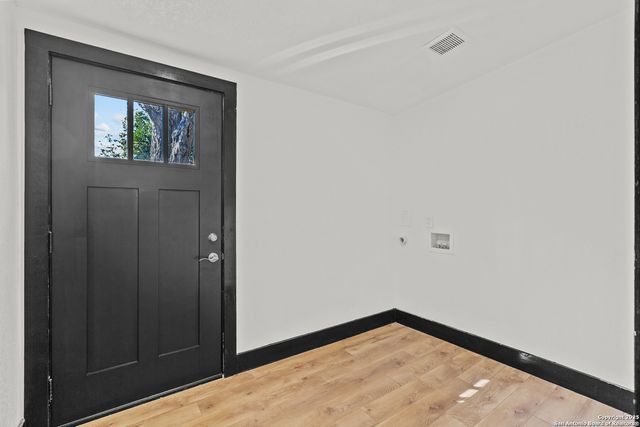 726 E Highland Blvd, San Antonio, TX 78210