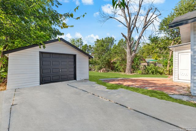 726 E Highland Blvd, San Antonio, TX 78210