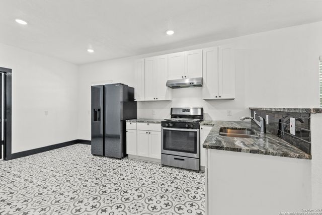 726 E Highland Blvd, San Antonio, TX 78210