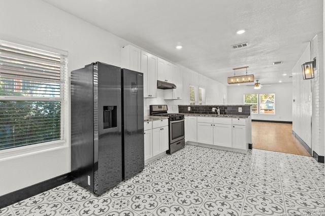 726 E Highland Blvd, San Antonio, TX 78210