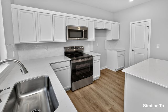 703 NE Doe Pointe Drive, Ankeny, IA 50021