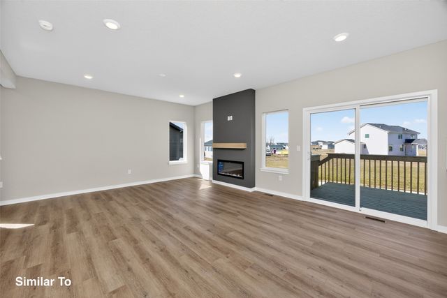 703 NE Doe Pointe Drive, Ankeny, IA 50021
