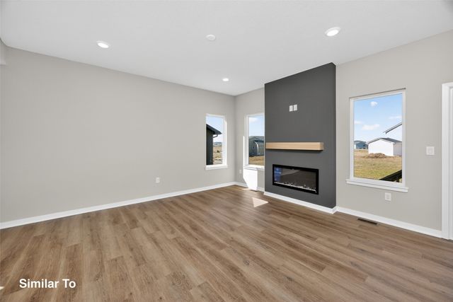 703 NE Doe Pointe Drive, Ankeny, IA 50021