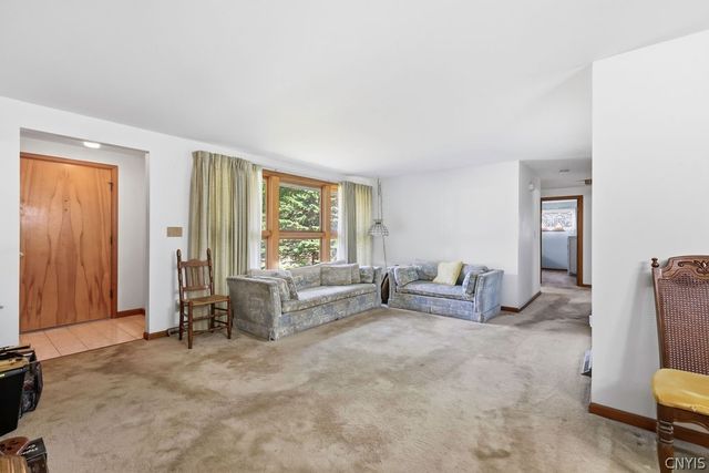 307 Oakridge Drive, Camillus, NY 13031