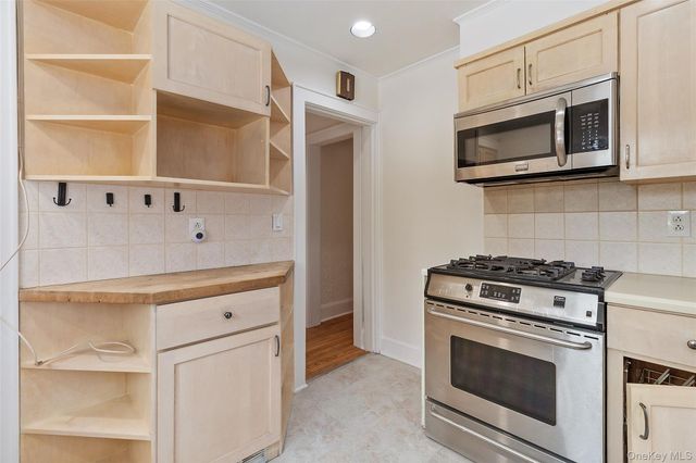 23 Garretson Road, White Plains, NY 10604