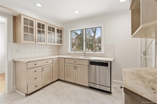 23 Garretson Road, White Plains, NY 10604