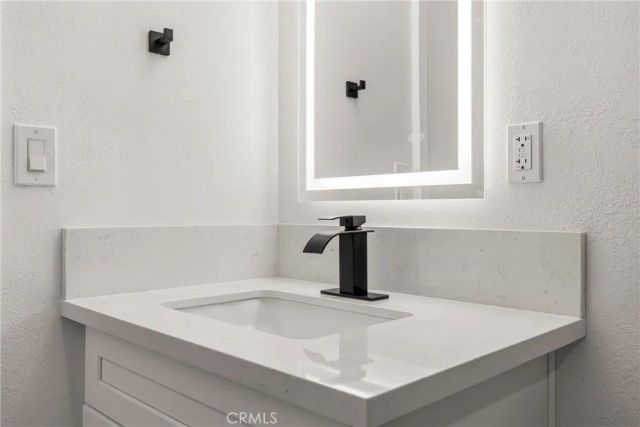 5976 Los Feliz, Buena Park, CA 90620