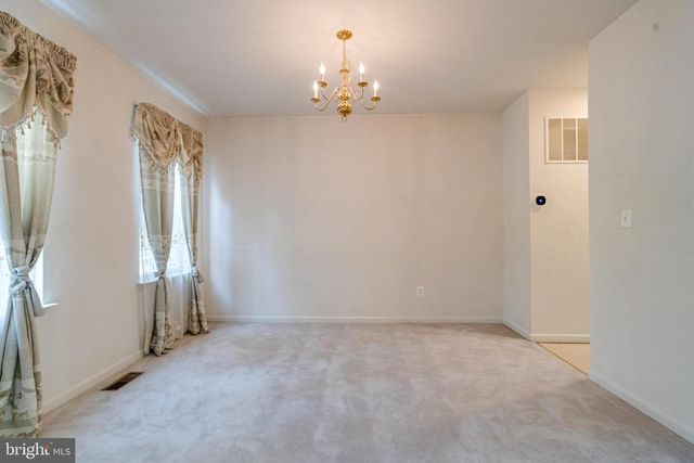 221 SEAMASTER RD, Essex, MD 21221