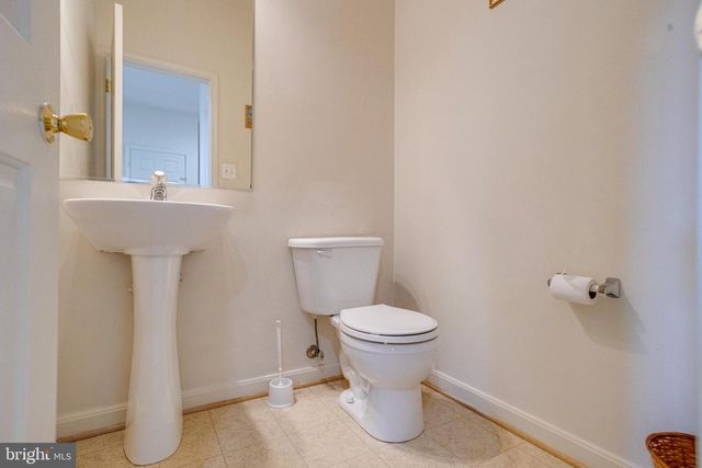 221 SEAMASTER RD, Essex, MD 21221
