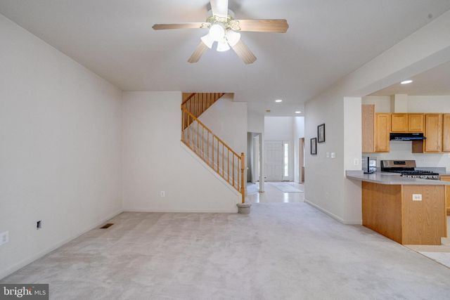 221 SEAMASTER RD, Essex, MD 21221