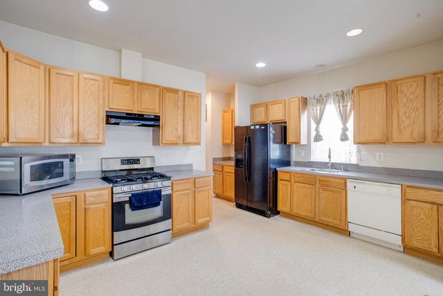 221 SEAMASTER RD, Essex, MD 21221