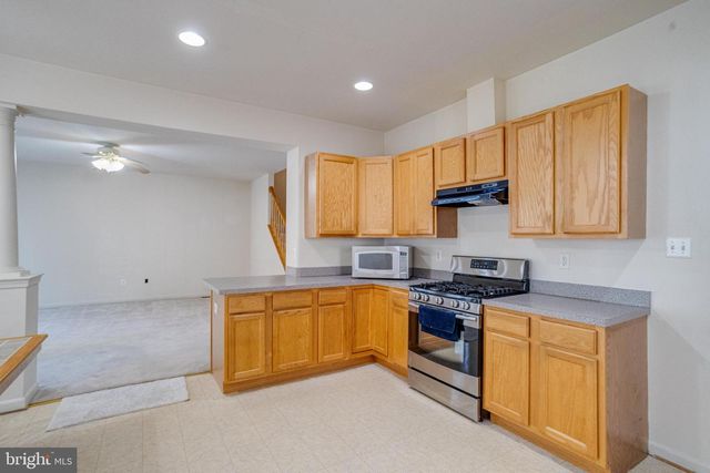 221 SEAMASTER RD, Essex, MD 21221