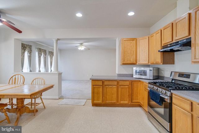 221 SEAMASTER RD, Essex, MD 21221