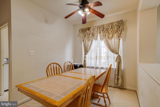 221 SEAMASTER RD, Essex, MD 21221