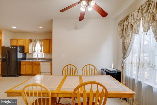 221 SEAMASTER RD, Essex, MD 21221
