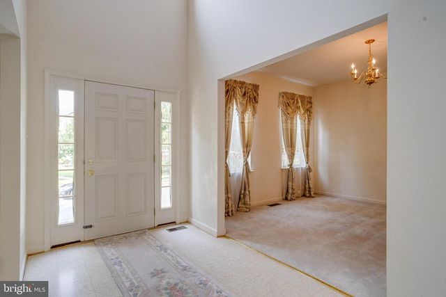 221 SEAMASTER RD, Essex, MD 21221