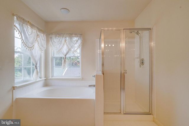 221 SEAMASTER RD, Essex, MD 21221