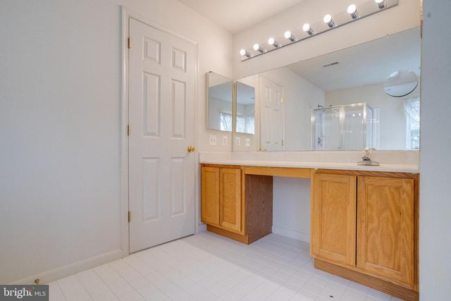 221 SEAMASTER RD, Essex, MD 21221