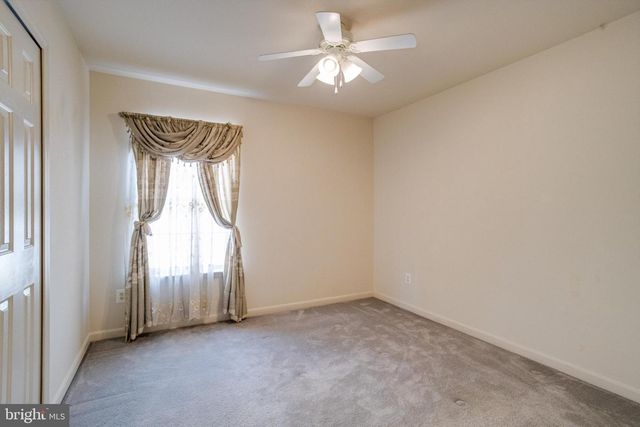 221 SEAMASTER RD, Essex, MD 21221