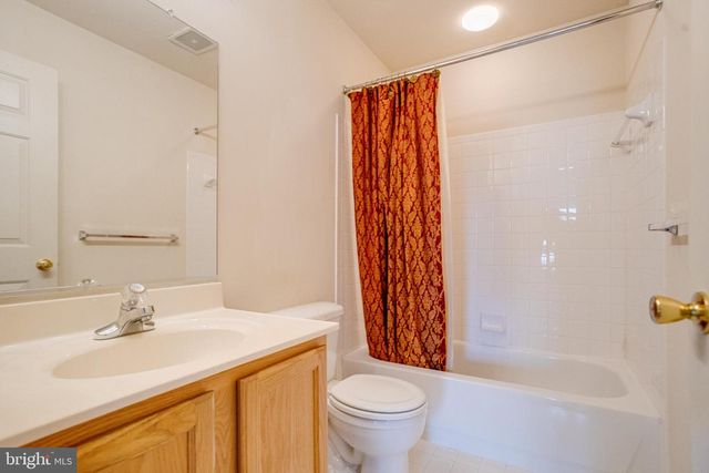 221 SEAMASTER RD, Essex, MD 21221