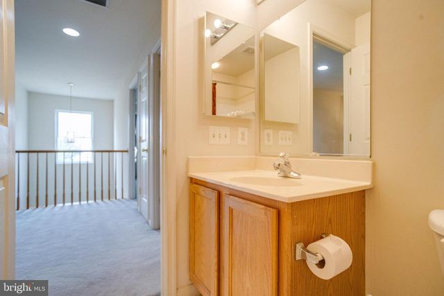 221 SEAMASTER RD, Essex, MD 21221