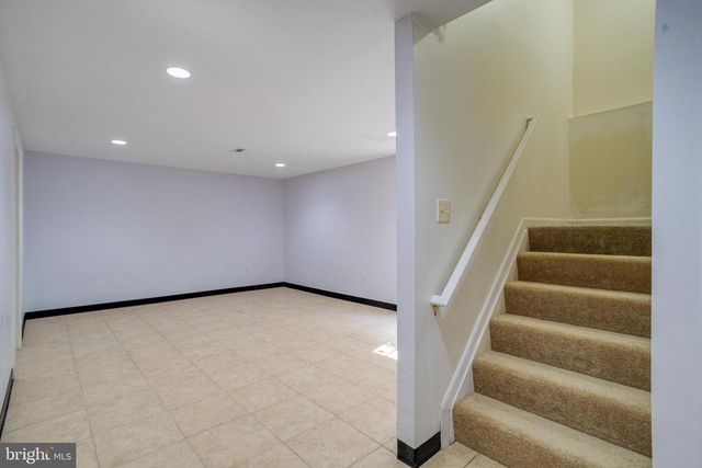 221 SEAMASTER RD, Essex, MD 21221