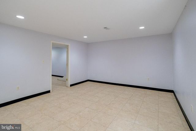 221 SEAMASTER RD, Essex, MD 21221