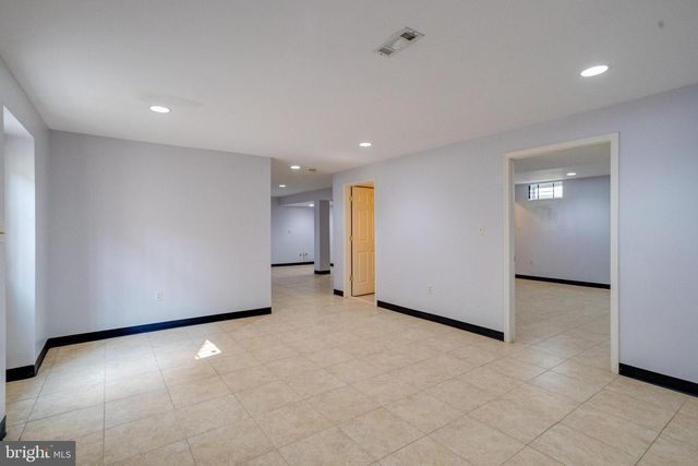 221 SEAMASTER RD, Essex, MD 21221
