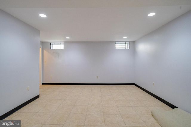 221 SEAMASTER RD, Essex, MD 21221