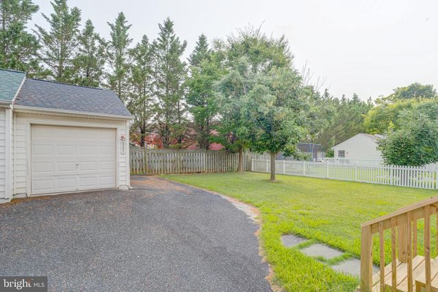 221 SEAMASTER RD, Essex, MD 21221