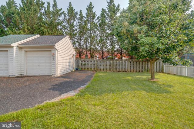 221 SEAMASTER RD, Essex, MD 21221
