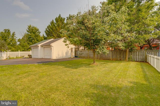221 SEAMASTER RD, Essex, MD 21221