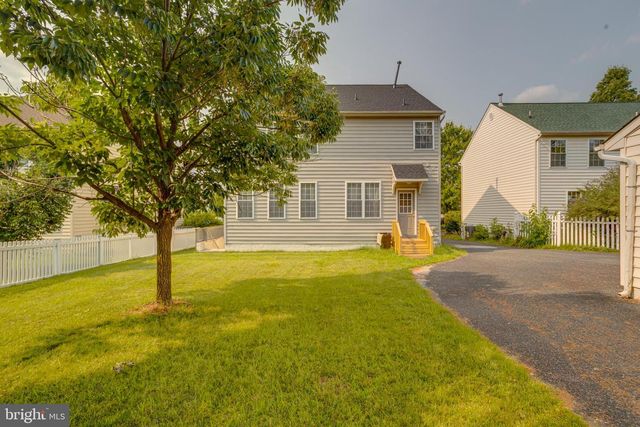 221 SEAMASTER RD, Essex, MD 21221