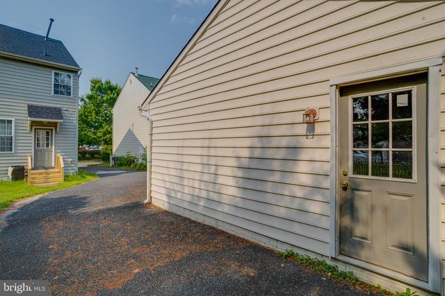 221 SEAMASTER RD, Essex, MD 21221