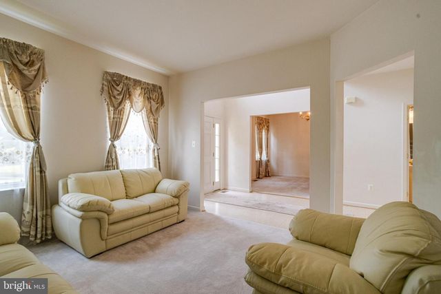 221 SEAMASTER RD, Essex, MD 21221