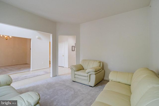 221 SEAMASTER RD, Essex, MD 21221