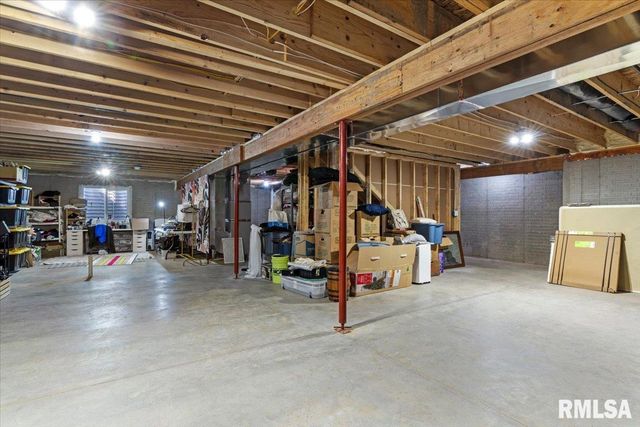 1701 Spartan Drive, Chatham, IL 62629