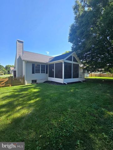 84 ORIOLE LN, Falling Waters, WV 25419