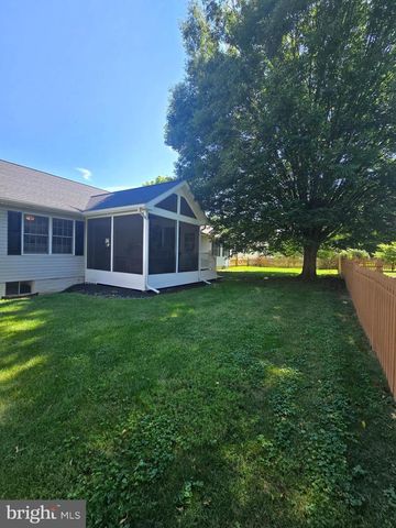 84 ORIOLE LN, Falling Waters, WV 25419