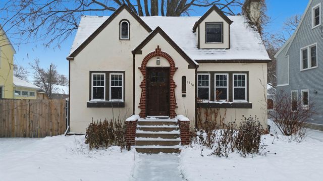 1510 8th Street S, Fargo, ND 58103