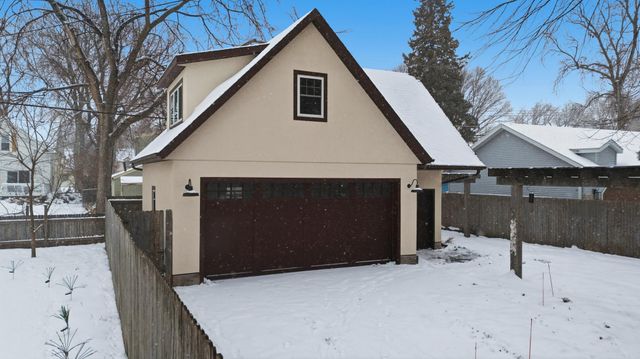 1510 8th Street S, Fargo, ND 58103