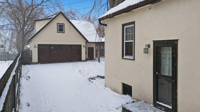 1510 8th Street S, Fargo, ND 58103