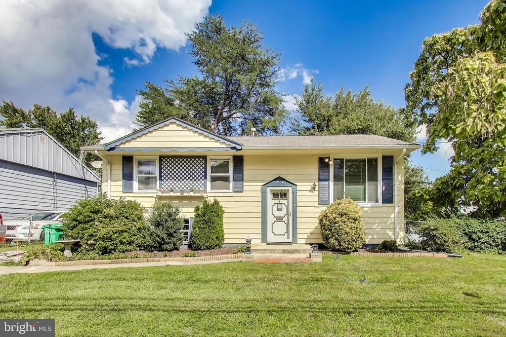 2304 PORTER AVE, Suitland, MD 20746