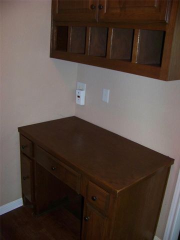 1400 T H Johnson DR, Taylor, TX 76574